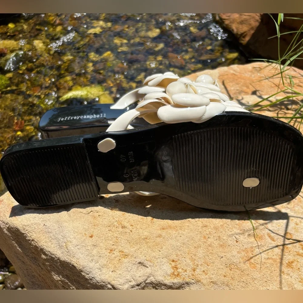 *New* Jeffrey Campbell Black and Cream Jelly Floral Sandals Size 9 - Picture 3 of 3